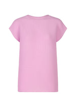 The SQUARE STRETCH PLEATS by me ISSEY MIYAKE is a plain, light pink short-sleeve round-neck top, shown from the back against a white background. - LILAC （no.20）