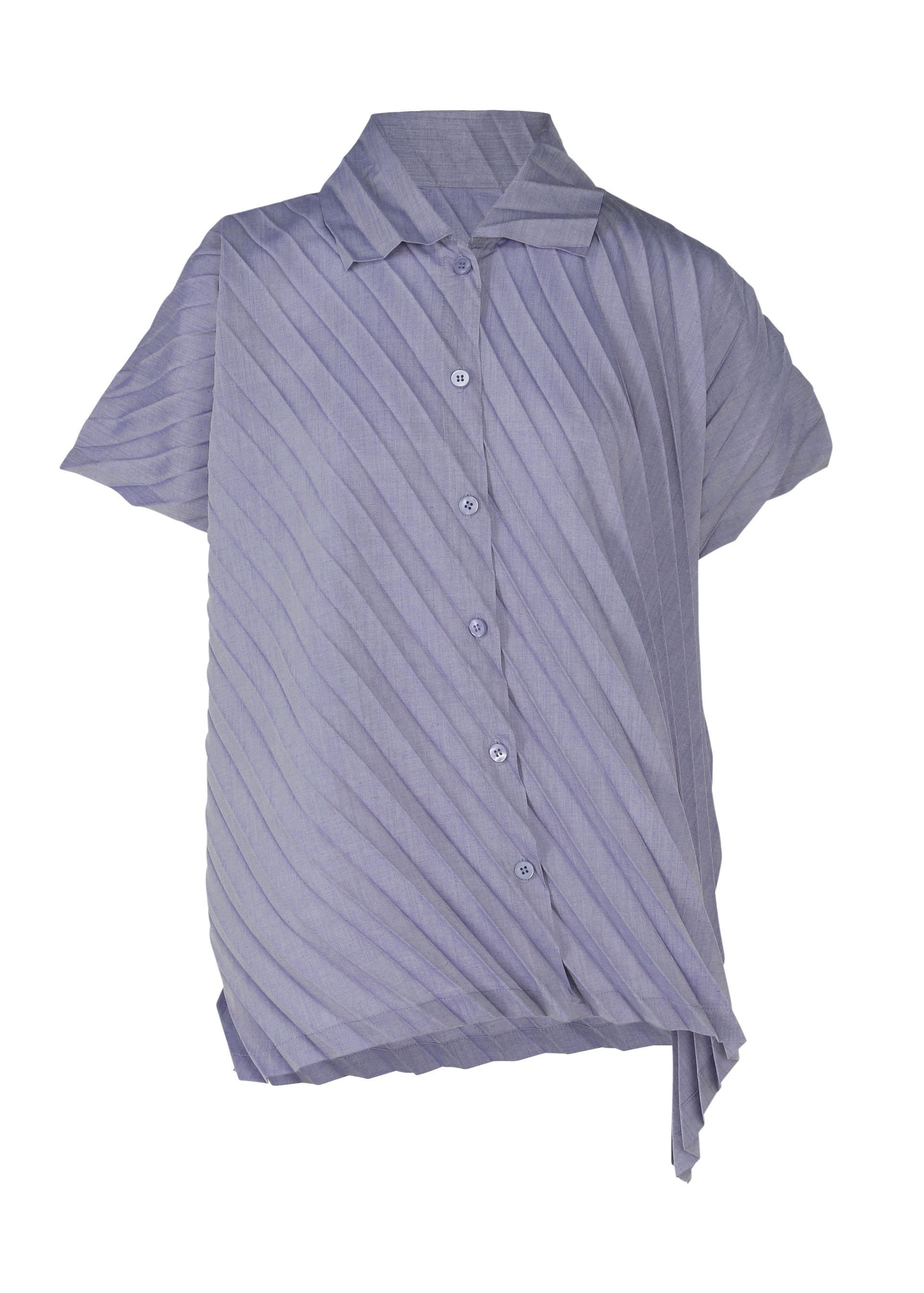 Zoomed view The ANGLE PLEATS SHIRT by me ISSEY MIYAKE is a short-sleeved, light purple button-up with diagonal pleats and an asymmetrical hem, offering a modern look. Its foldable, portable design makes it ideal for travel. - BLUE (no.72)