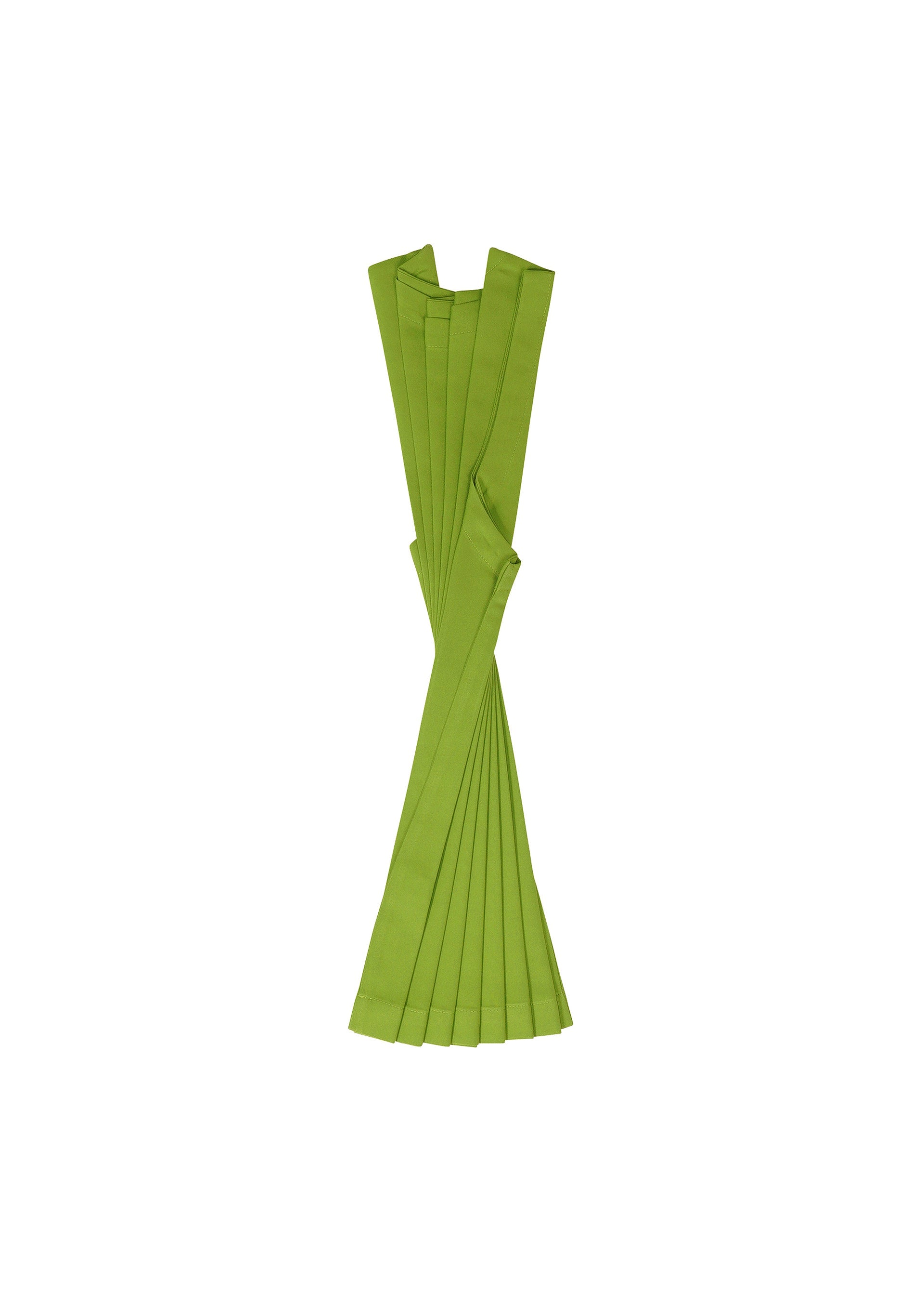 Zoomed view The CROSS PLEATS by me ISSEY MIYAKE, a bright green cummerbund with stretch pleats, is displayed vertically against a plain white background.