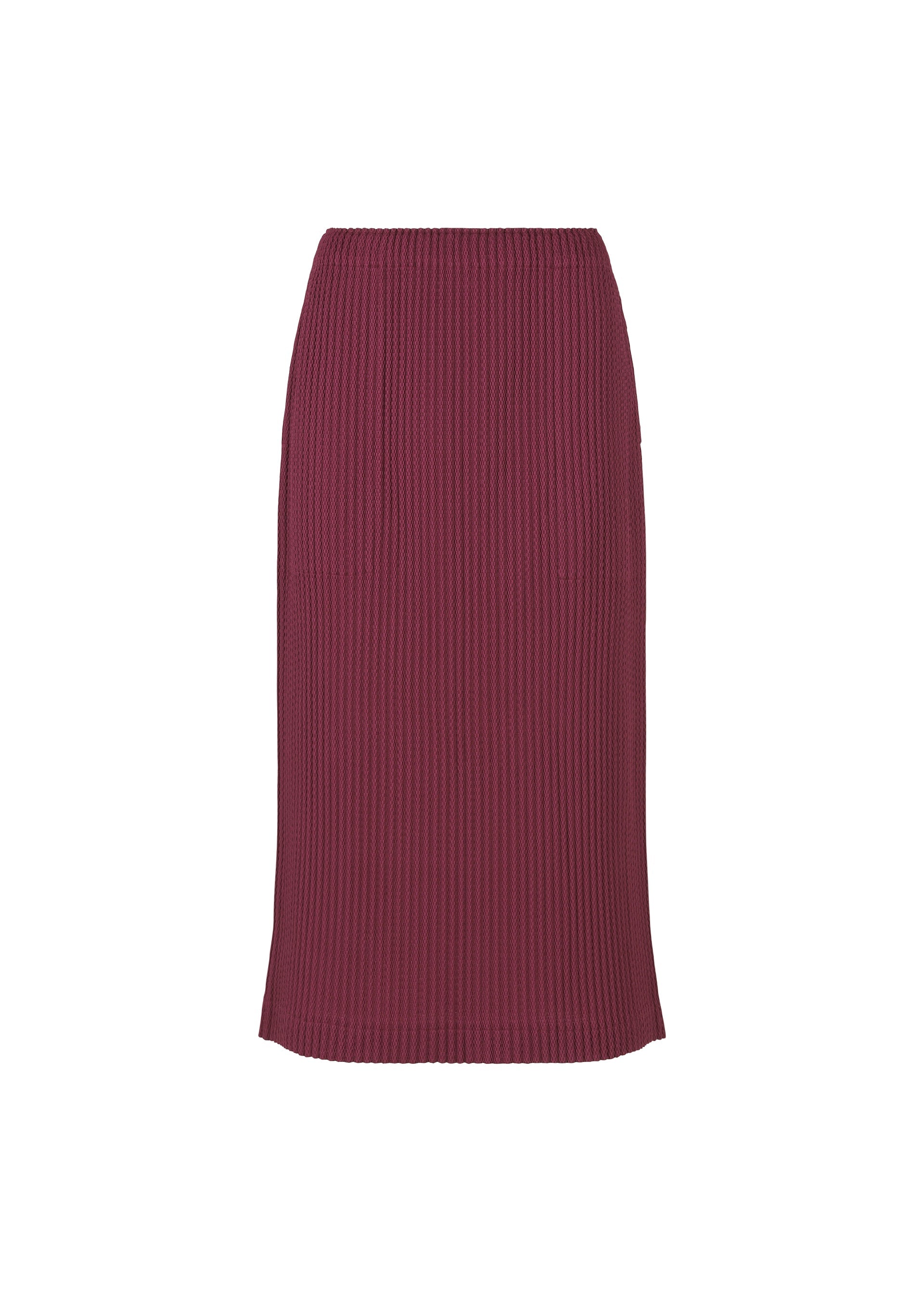 Zoomed view The WARM MESH PLEATS midi skirt by me ISSEY MIYAKE features a cozy, ribbed knit design with a straight slim fit and elastic waistband, shown against a plain white background. - RASPBERRY （no.23）