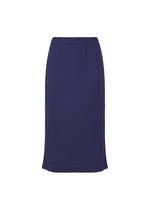 The WARM MESH PLEATS skirt by me ISSEY MIYAKE is a navy blue, ribbed knit pencil skirt with a straight silhouette and elastic waistband, shown against a plain white background. - COBALT BLUE （no.74）