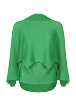 The GIZA GIZA KNIT STRETCH PLEATS top by me ISSEY MIYAKE is shown from the back in vibrant green, with long sleeves, soft pleats, an asymmetrical hem, and a relaxed, loose fit. - COBALT GREEN （no.64）