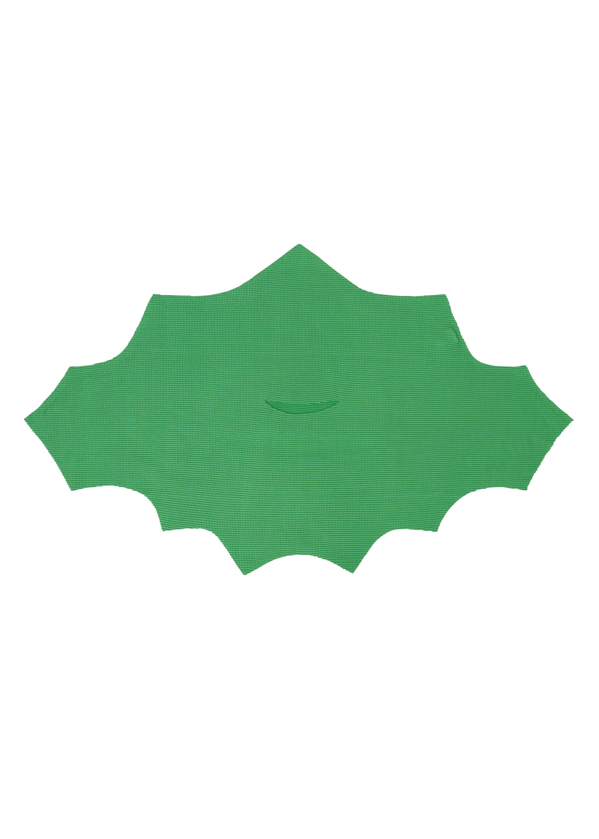 Zoomed view A green GIZA GIZA KNIT STRETCH PLEATS top from me ISSEY MIYAKE, featuring a symmetrical bat-like pleated shape with jagged edges and a small horizontal slit at the center.