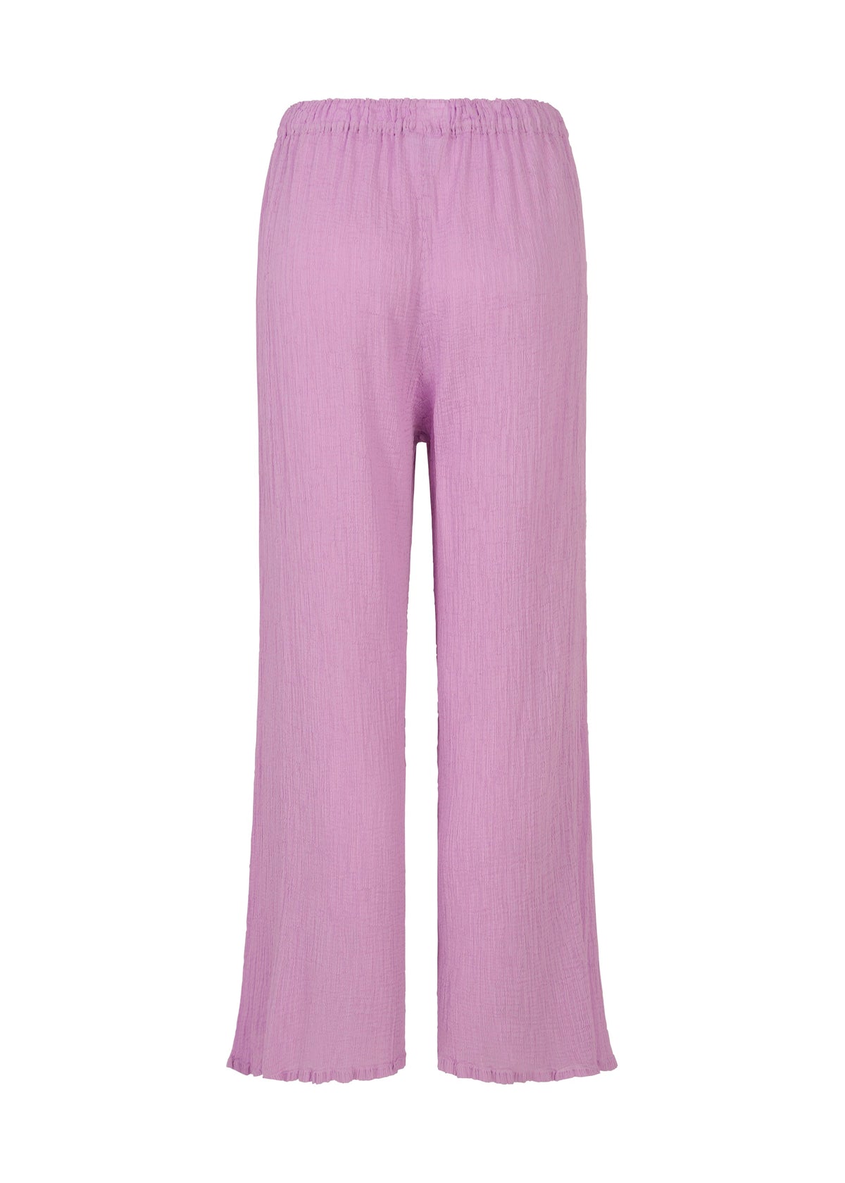 Rear view of SEE-THROUGH CREPE COLOR pants by me ISSEY MIYAKE in light purple. Made from product-dyed fabric, these loose, wide-leg pants have an elastic waistband and a slightly crinkled texture for a relaxed fit. view 4 of 6