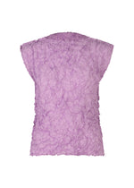 The MERINGUE TOP by me ISSEY MIYAKE is a lavender, sleeveless polyester top featuring a crushed pleat texture and a slightly boxy silhouette, shown against a white background. - LILAC （no.20）