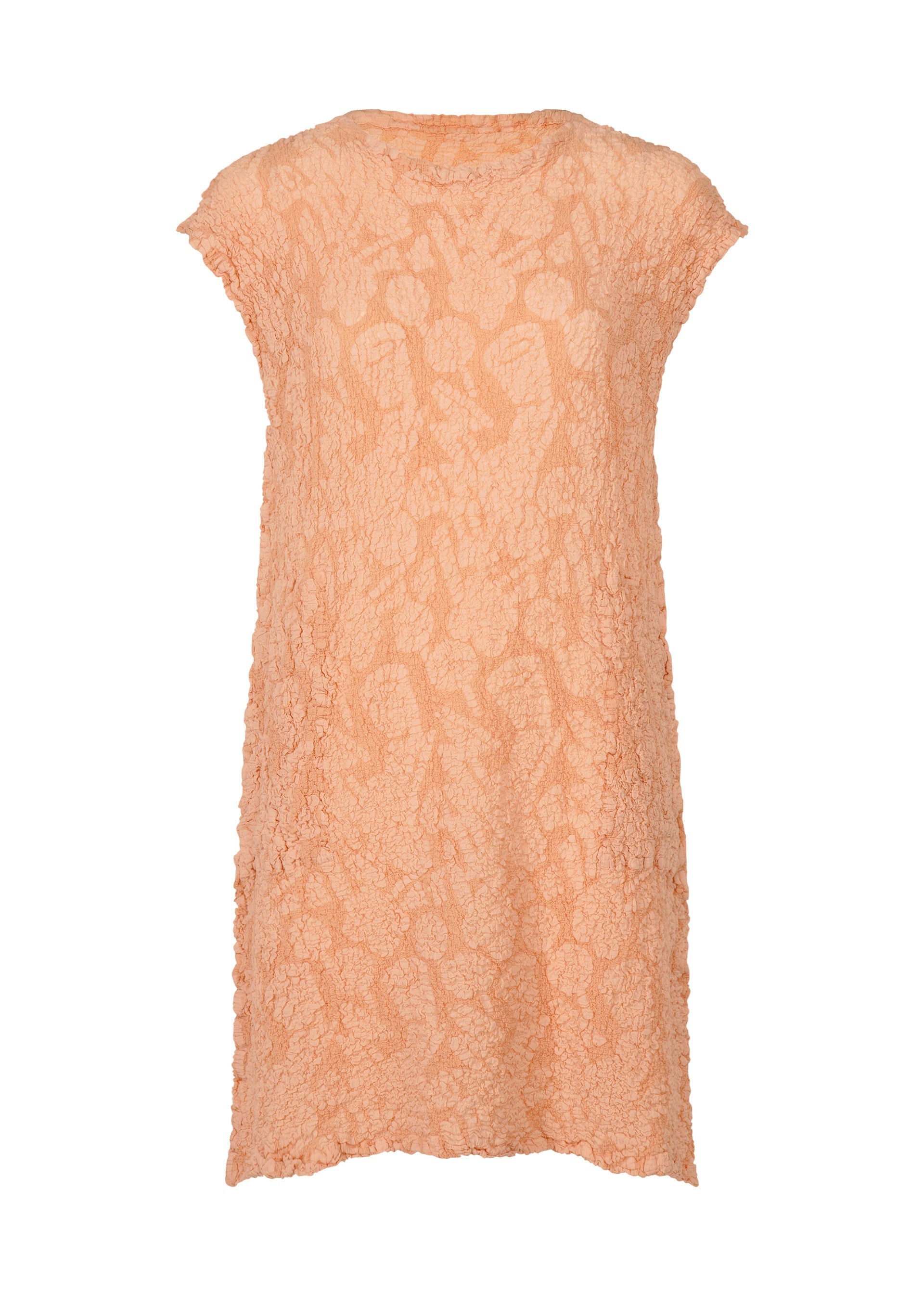 Zoomed view The SURPRISE BOX PRINT CAULIFLOWER dress by me ISSEY MIYAKE is a peach-colored, sleeveless, knee-length lace dress with a round neckline and relaxed fit, inspired by cotton tunics and subtle pigment printing. - PEACH-HUED （no.38）
