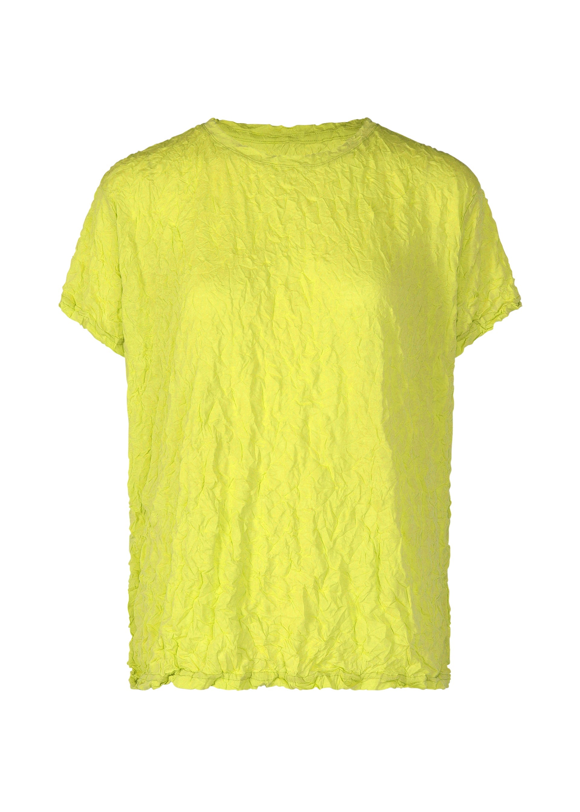 Zoomed view The MERINGUE T-SHIRT by me ISSEY MIYAKE is a bright yellow, short-sleeve polyester jersey top with a crinkled texture and cotton-like feel, shown against a white background. - LIME YELLOW （no.51）