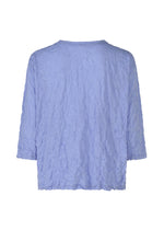 The MERINGUE T-SHIRT by me ISSEY MIYAKE is a light purple, crushed-finish top with a crinkled texture, loose fit, simple round neckline, and comfy three-quarter sleeves in soft polyester jersey. Shown from the back.