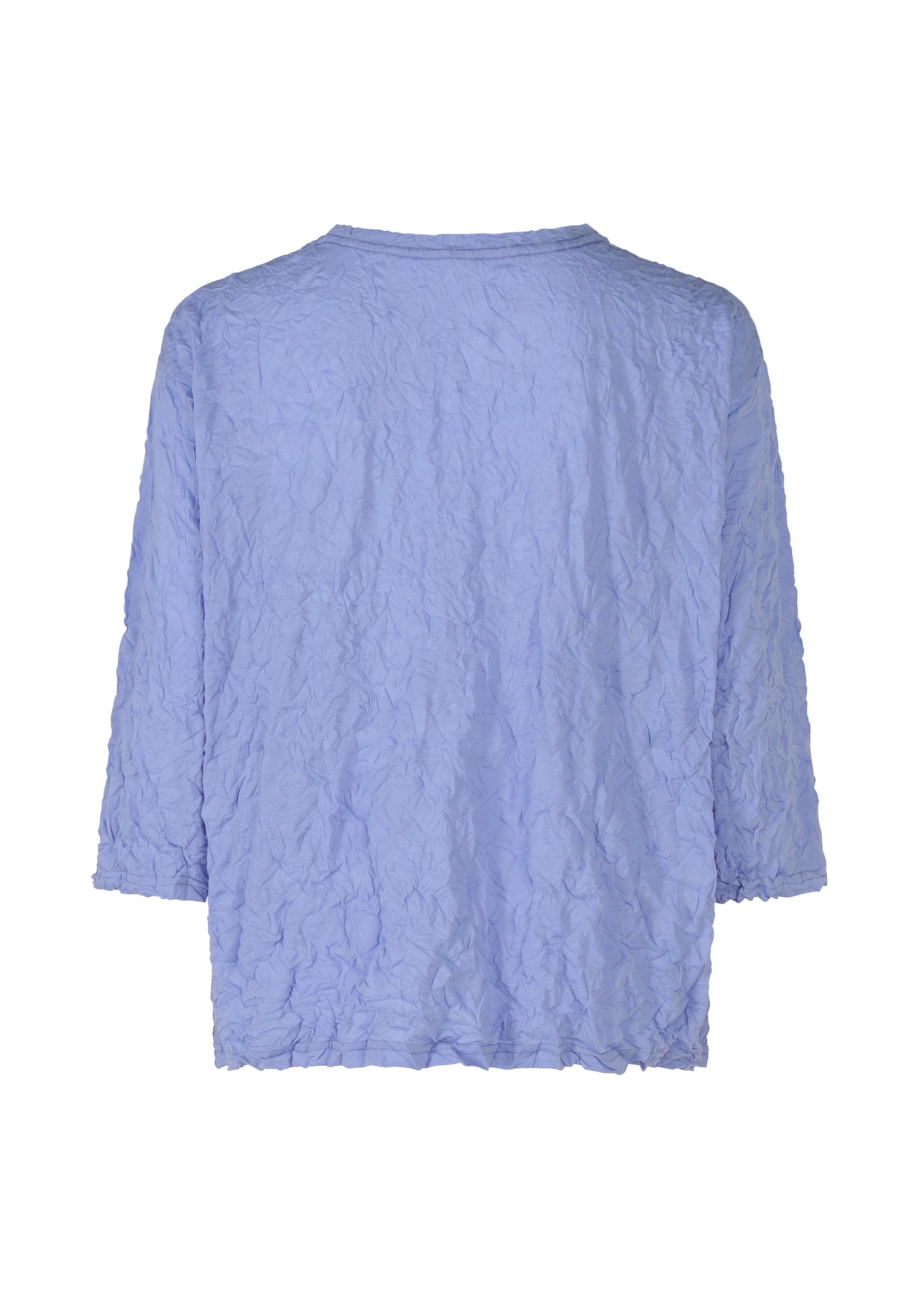 Zoomed view The MERINGUE T-SHIRT by me ISSEY MIYAKE is a light purple, crushed-finish top with a crinkled texture, loose fit, simple round neckline, and comfy three-quarter sleeves in soft polyester jersey. Shown from the back.
