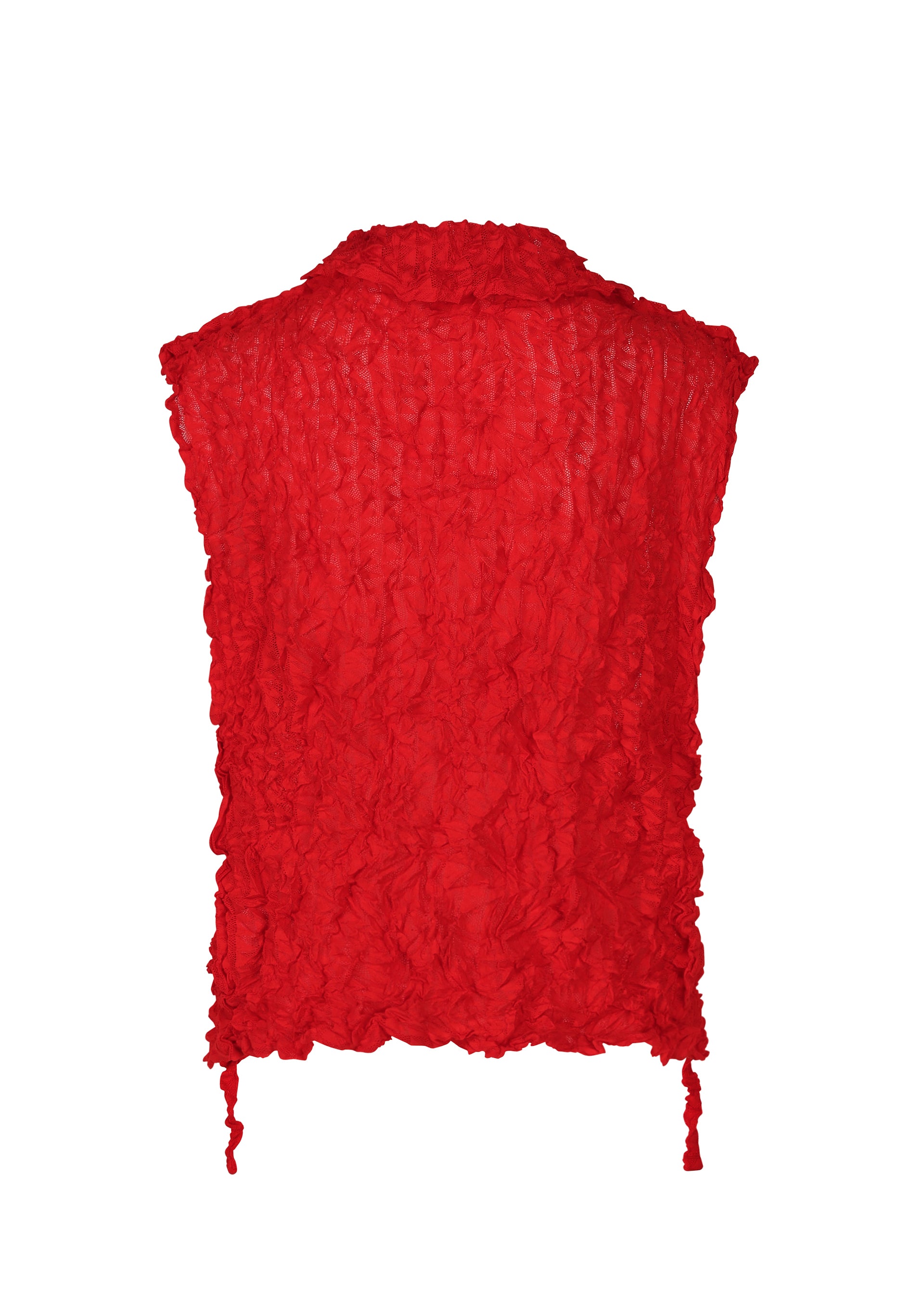 Zoomed view The KALEIDOSCOPE LACE MERINGUE by me ISSEY MIYAKE is a sleeveless, bright red top with a crushed pleat texture and side ties, shown from the back on a white background.