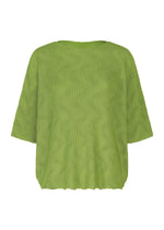 The WAVE KNIT STRETCH PLEATS top by me ISSEY MIYAKE is a loose-fitting, textured green pleated knit with half sleeves and a subtle geometric pattern, shown on a plain white background. Relaxed, casual style with no visible fastenings or embellishments. - LEAF GREEN （no.60）