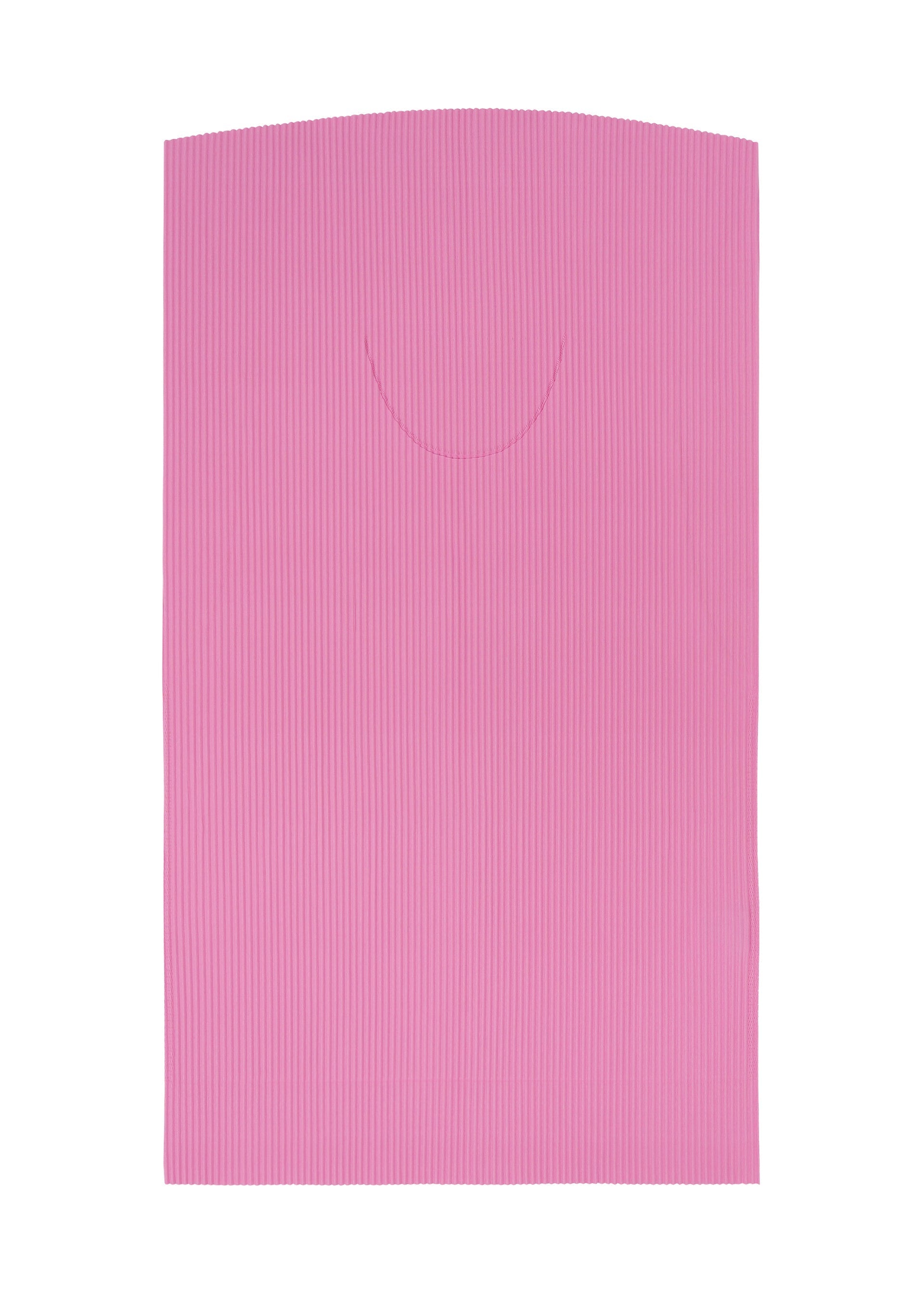 Zoomed view A single TRICK PLEATS dental bib by me ISSEY MIYAKE, pink with fine knit pleats and a subtle striped texture, laid flat on a white background.