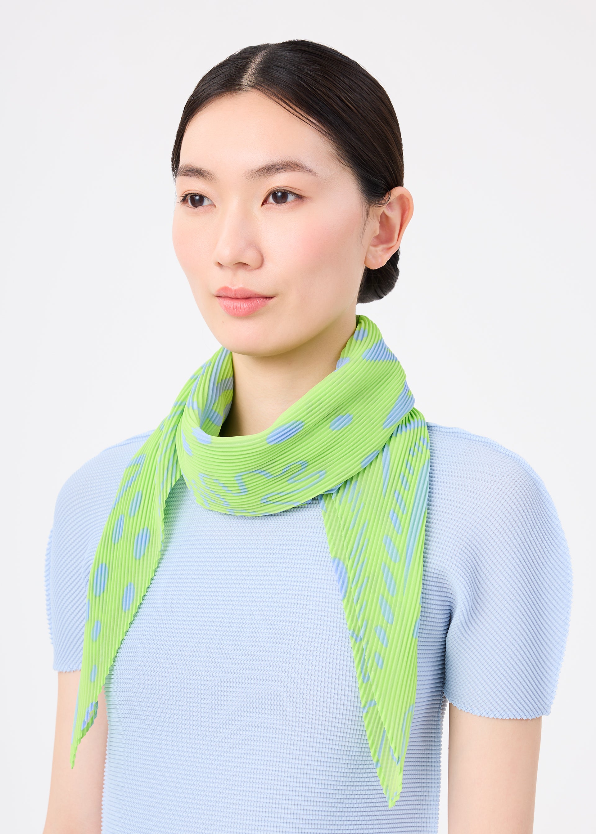 SCARVES – ISSEY MIYAKE ONLINE STORE