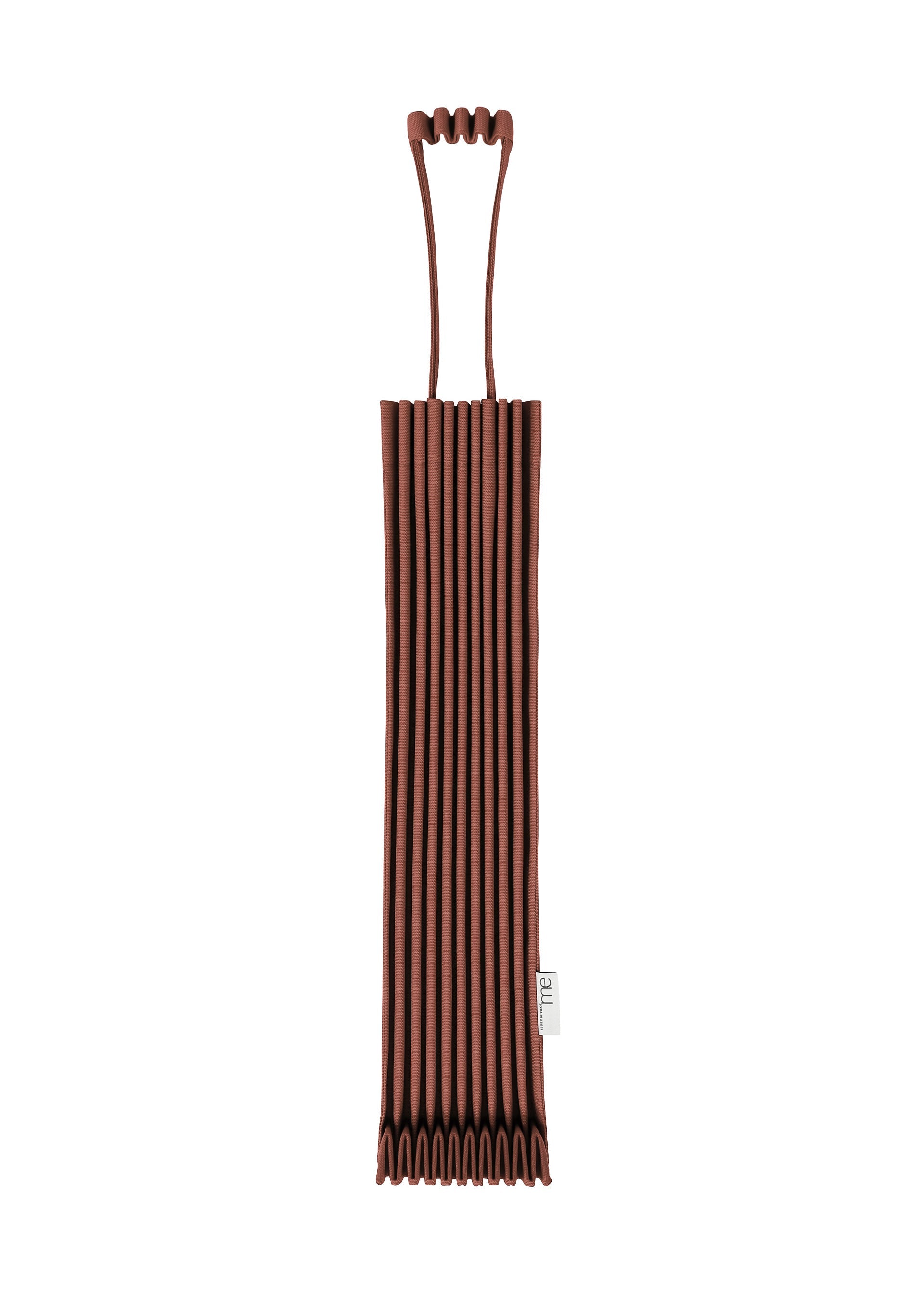 Zoomed view A pleated, dark brown TRUNK PLEATS BAG 12 by me ISSEY MIYAKE featuring a distinctive top handle and a small white label on the side, displayed against a white background. - BORDEAUX （no.84）