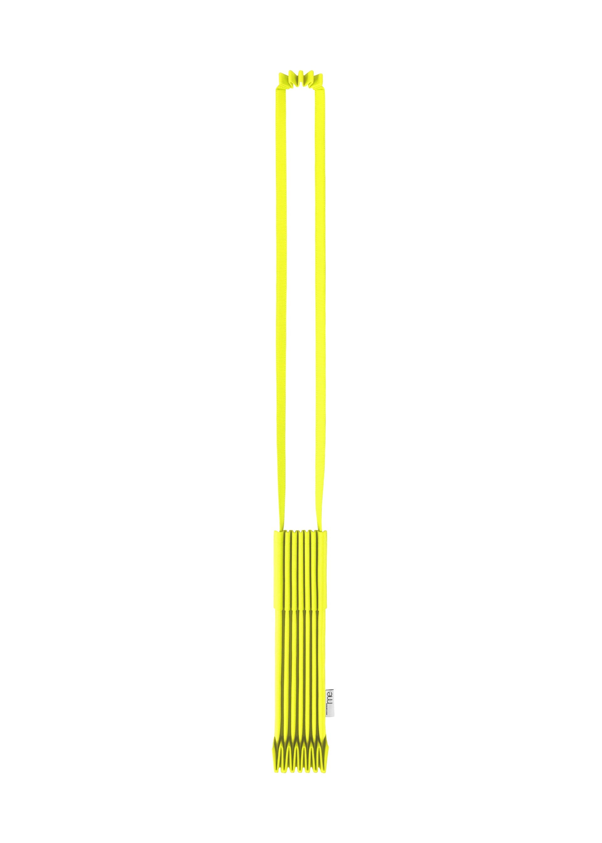 Zoomed view A TRUNK PLEATS BAG 12 by me ISSEY MIYAKE in a bright, vivid color, this accordion-style pleated shoulder bag features a long strap and is displayed against a plain white background. - LIME YELLOW （no.51）
