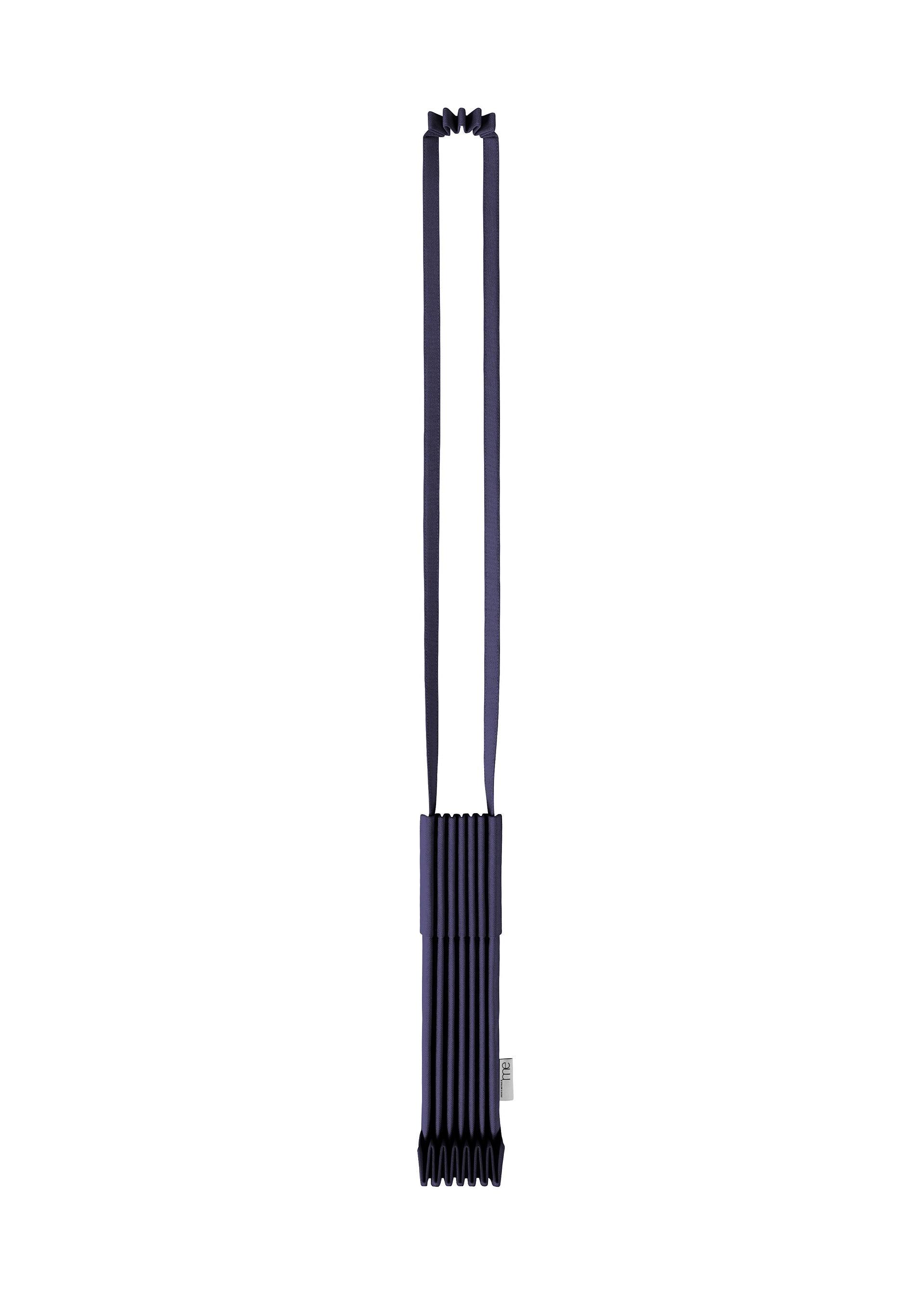 Zoomed view A long, dark blue pleated fabric strap with a rectangular, accordion-folded section at the bottom and a small white tag on the side. The overall design of the me ISSEY MIYAKE TRUNK PLEATS BAG 12 is minimal and modern, highlighted by its vivid color that adds a refined touch to any shoulder bag collection. - NAVY （no.75）