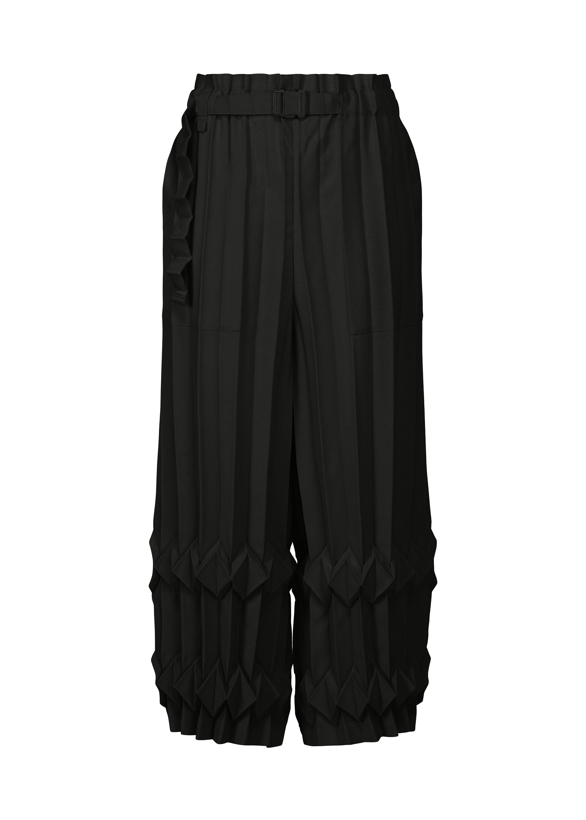 Zoomed view The TREE PLEATS trousers by me ISSEY MIYAKE are black, wide-leg, and high-waisted with geometric knee folds, a fabric belt, and hand pleating for a sculptural, avant-garde design. - BLACK （no.15）