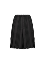 The TOWER PLEATS BOTTOM by me ISSEY MIYAKE is a pair of black handmade shorts with an elastic waistband, shown against a plain white background. These women’s shorts feature vertical accordion pleats for a structured yet relaxed look. - BLACK （no.15）