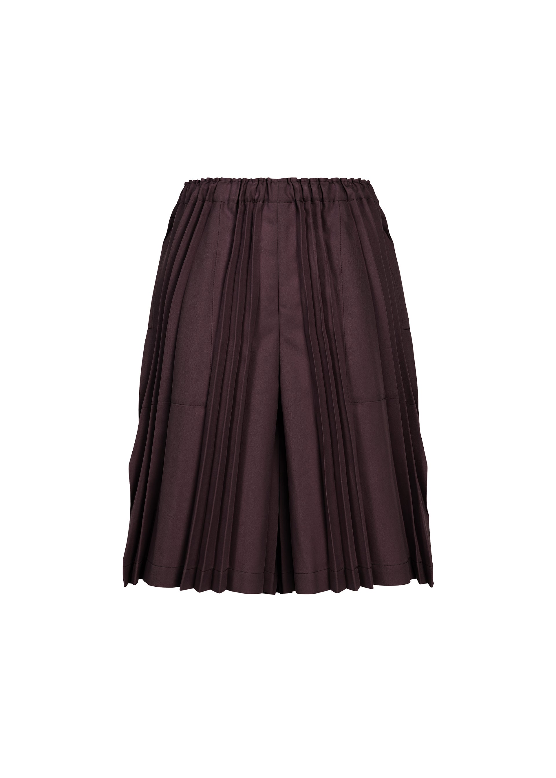 Zoomed view TOWER PLEATS BOTTOM by me ISSEY MIYAKE: Dark brown women’s shorts with an elastic waistband, displayed against a white background. These handmade shorts feature structured vertical accordion pleats for a tailored yet relaxed look. - BORDEAUX （no.84）