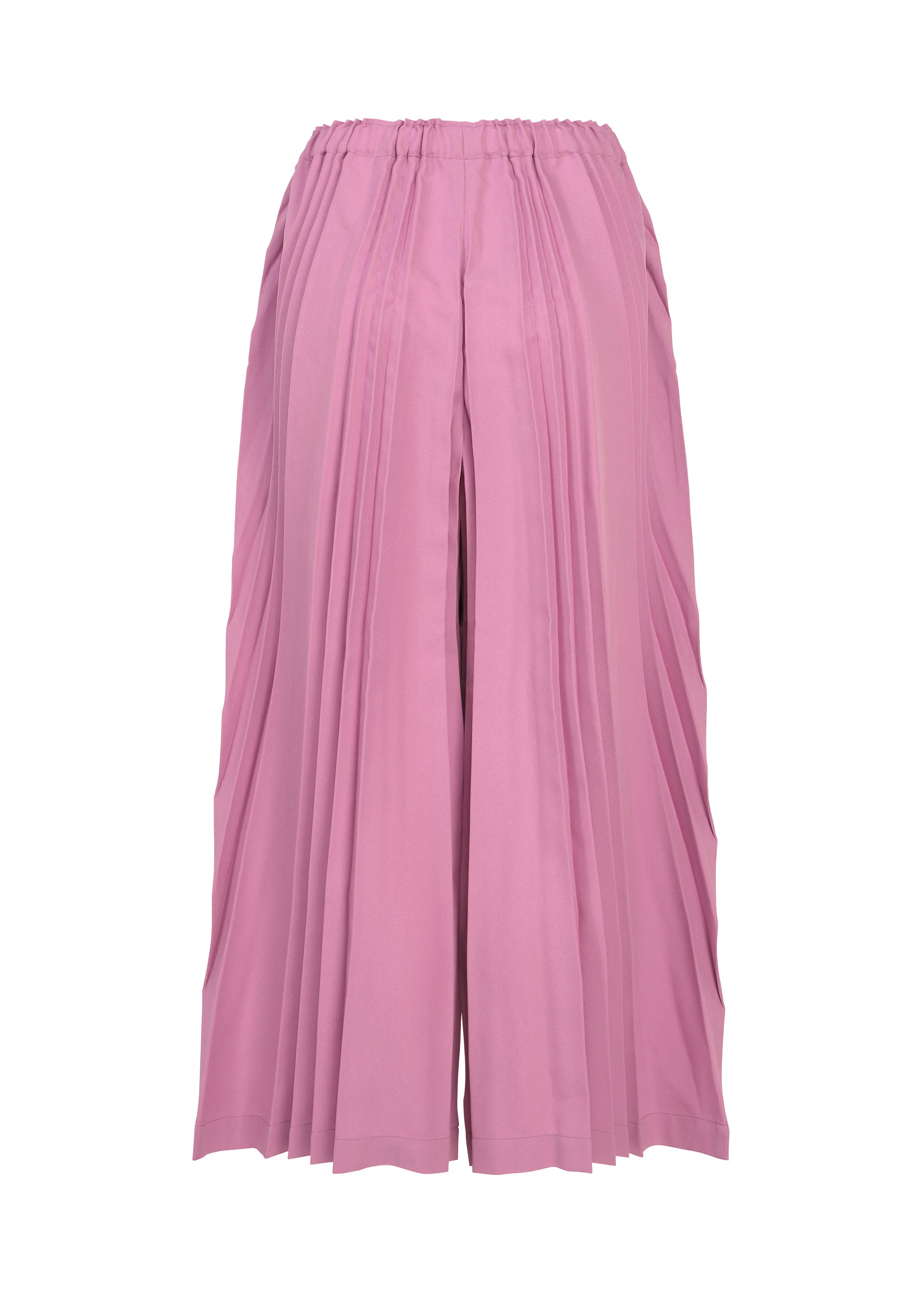 Zoomed view The TOWER PLEATS BOTTOM by me ISSEY MIYAKE is a pair of wide-leg pink culotte pants with handmade pleating and an elastic waistband, shown on a white background.