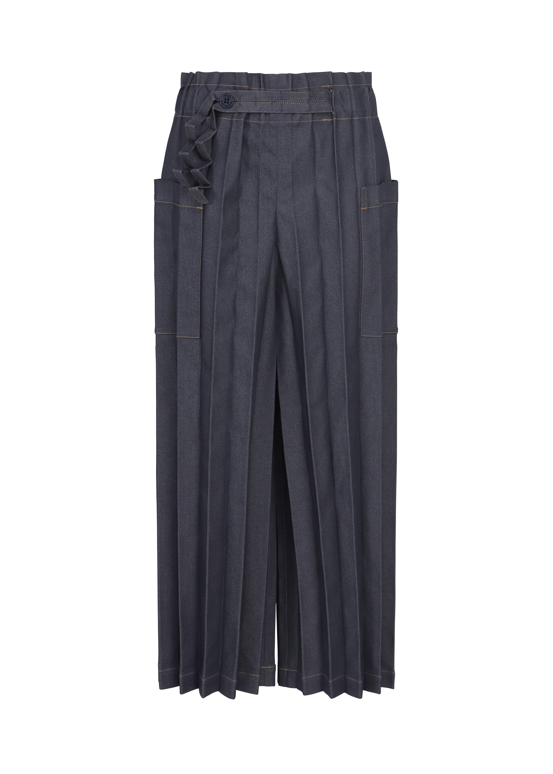 Zoomed view DENIM PLEATS BOTTOM by me ISSEY MIYAKE—dark gray, wide-leg trousers crafted from recycled polyester, featuring hand-pleated detailing, large side pockets, and a decorative belt at the waist, shown against a white background. - INDIGO （no.76）
