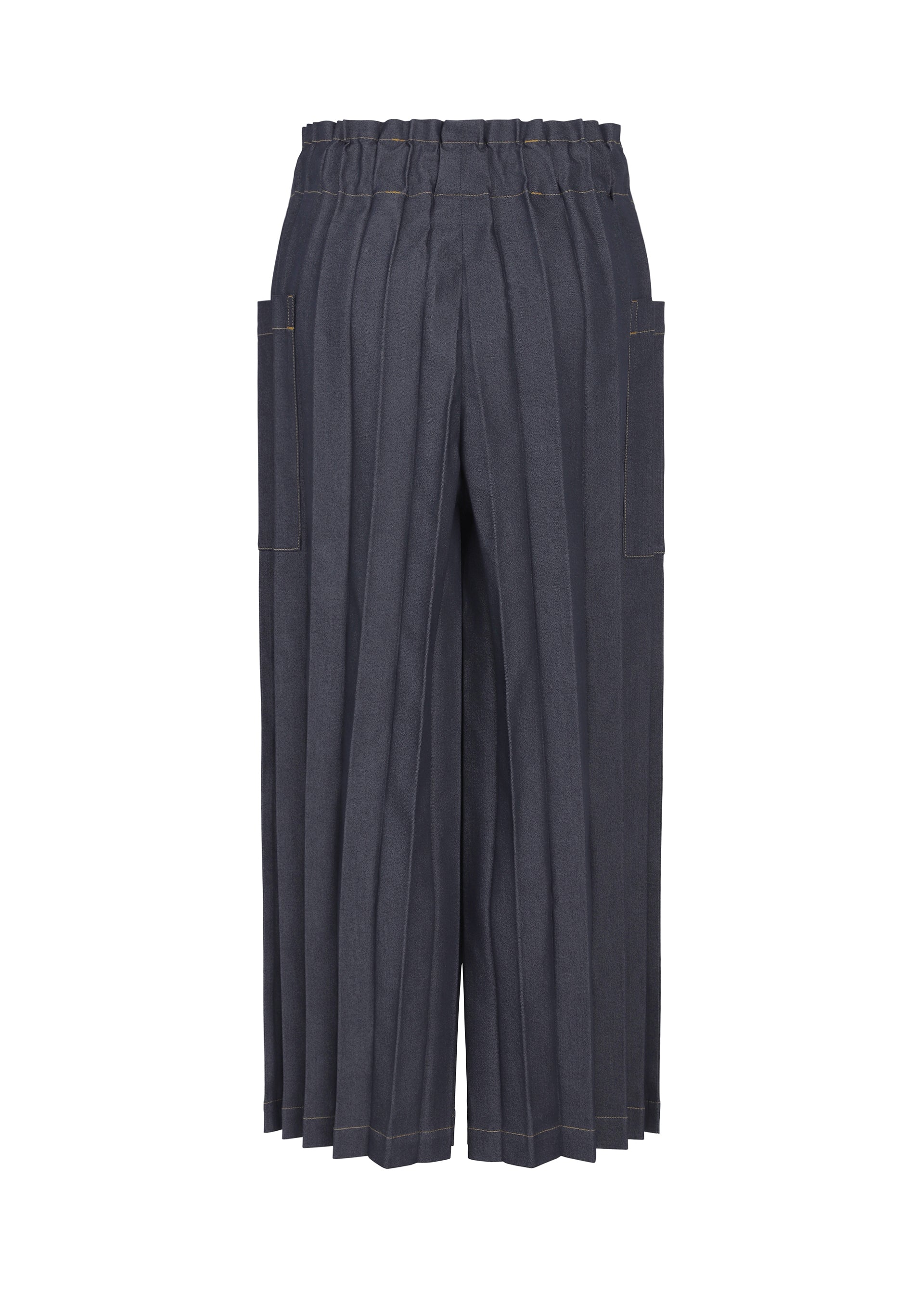 Zoomed view The DENIM PLEATS BOTTOM by me ISSEY MIYAKE features a wide-leg, high-waisted silhouette with an elastic waistband, prominent vertical hand-pleated detailing, and large side pockets, shown against a white background.