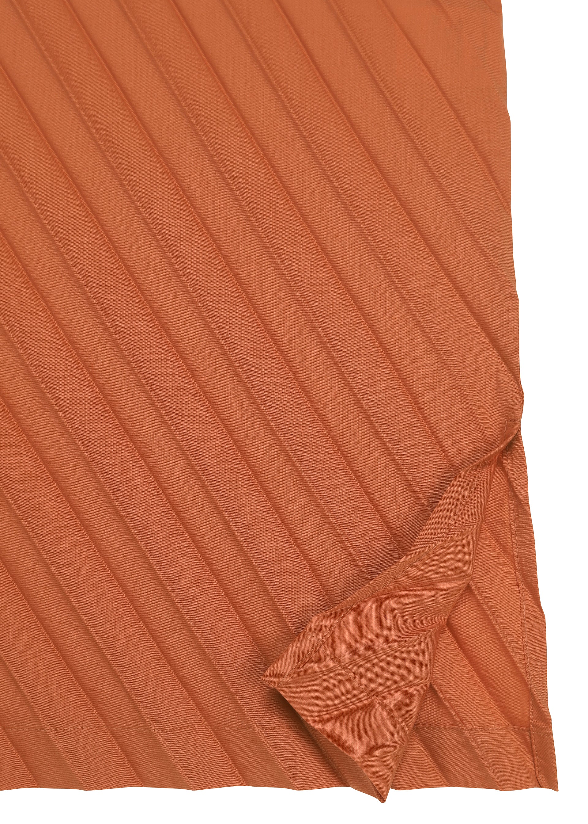 Zoomed view A close-up of the ANGLE PLEATS SHIRT by me ISSEY MIYAKE, highlighting its rust-colored, versatile fabric with diagonal stripes, and one corner folded to reveal the reverse side.