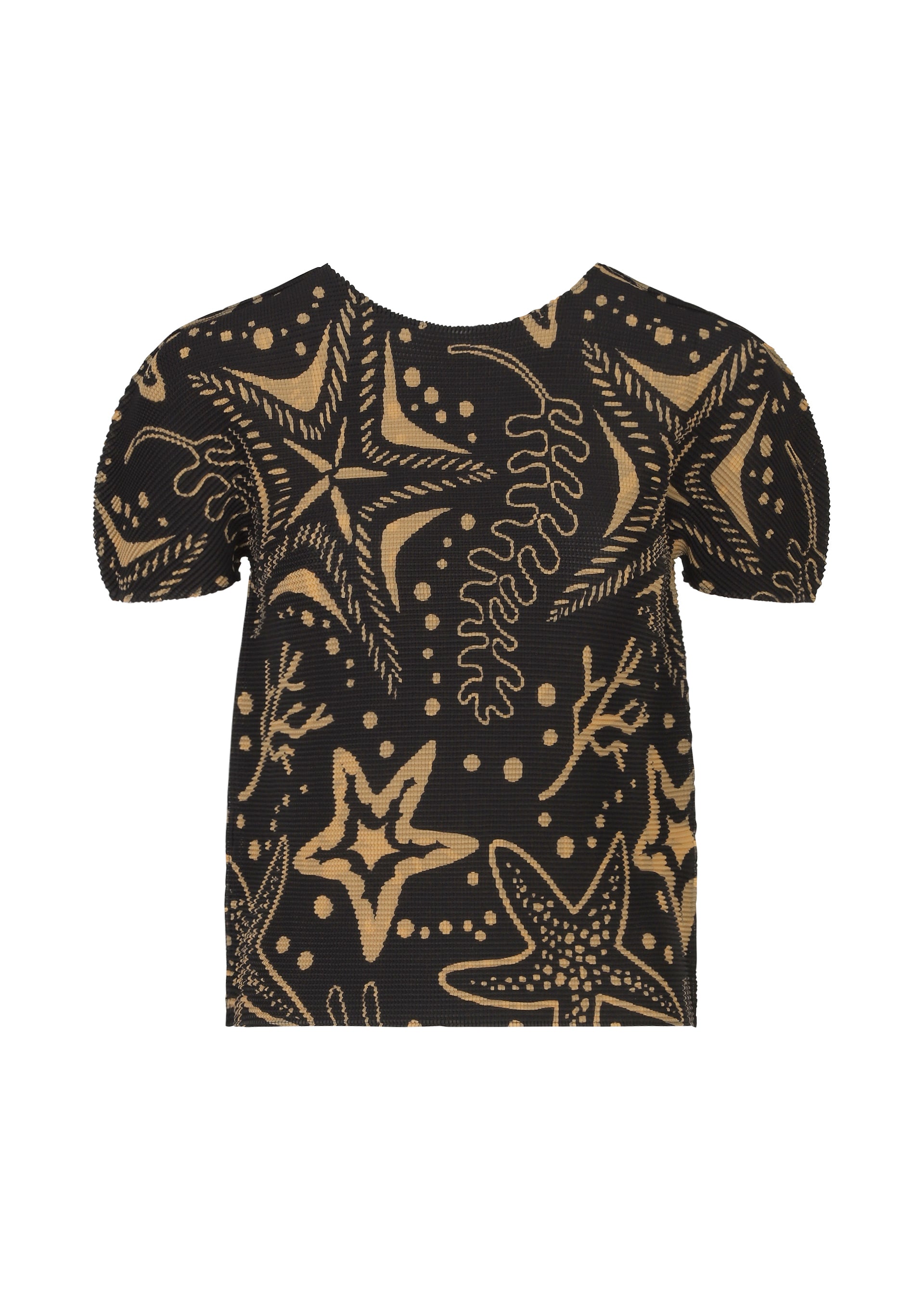 Zoomed view The STARFISH top by me ISSEY MIYAKE is a black, stretch pleated, round-neck tee with short sleeves, featuring a beige seaweed and starfish pattern of sea creatures and plants in a stylish, repeating print. - BLACK-HUED （no.19）