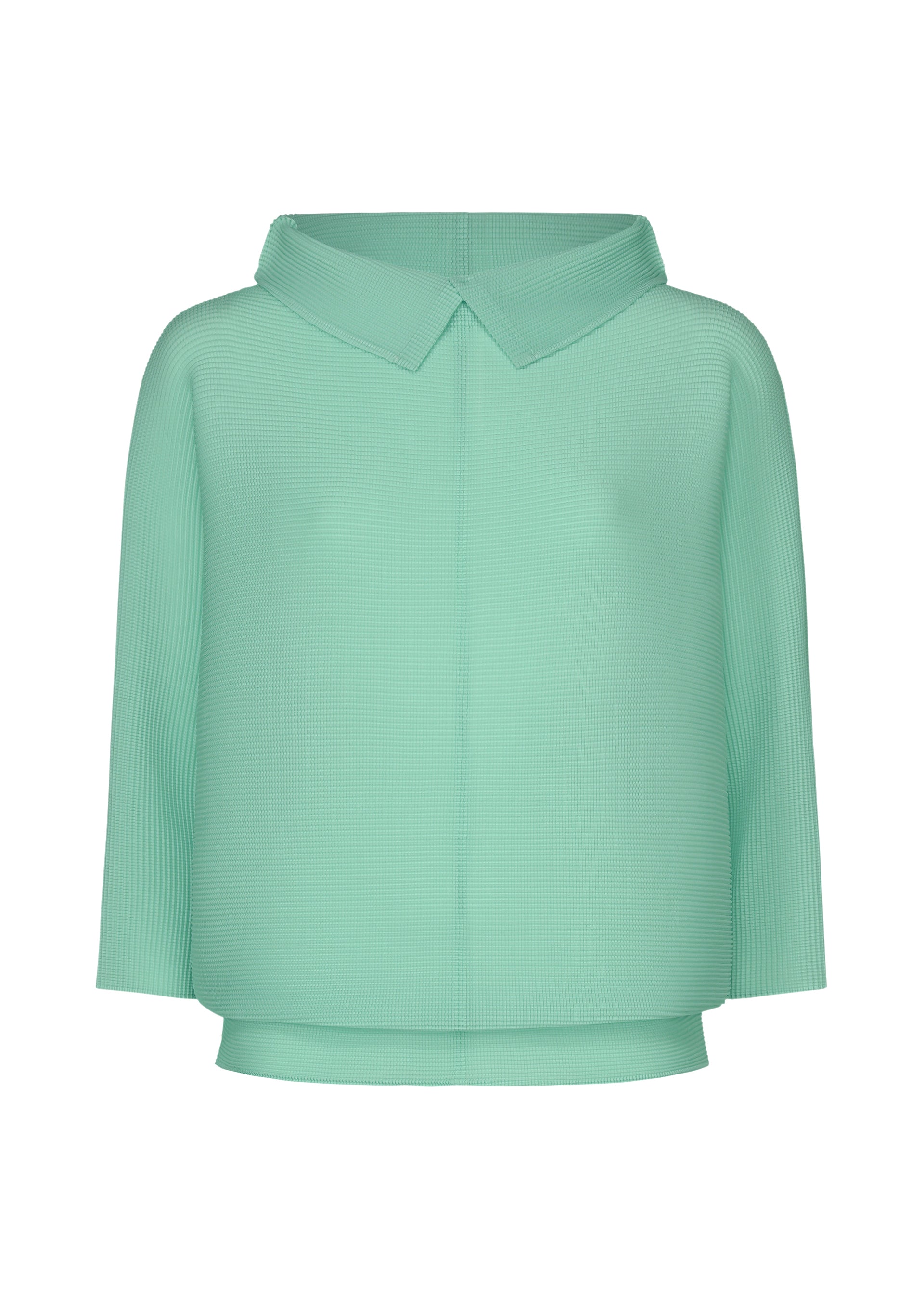 Zoomed view The DOLMAN STRETCH PLEATS 1 top by me ISSEY MIYAKE features light green stretch pleats, dolman sleeves, a pointed collar, and a straight hem, shown on a white background. - SKY BLUE （no.70）