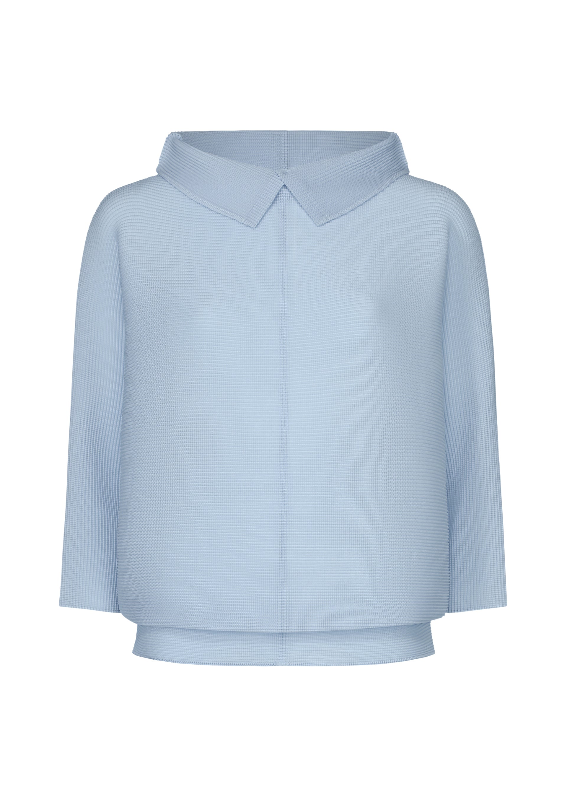 Zoomed view The me ISSEY MIYAKE DOLMAN STRETCH PLEATS 1 is a light blue top with stretch pleats, pointed collar, straight hem, dolman sleeves, and a loose boxy fit, shown on a white background. Minimalistic and textured design. - FOGGY BLUE （no.71）