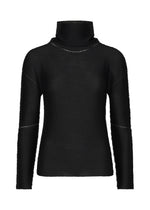 Me ISSEY MIYAKE KNIT STRETCH PLEATS: A black, long-sleeve turtleneck sweater featuring a fitted silhouette and a textured waffle-knit pattern. The front-facing sweater is displayed against a white background. - BLACK （no.15）