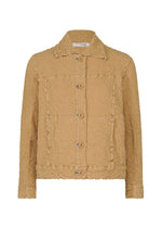 The CAULIFLOWER COLOR 1 jacket by me ISSEY MIYAKE is a beige, textured cotton button-up with a collar, visible seam details, large front pockets, and wooden buttons. - CAMEL （no.43）