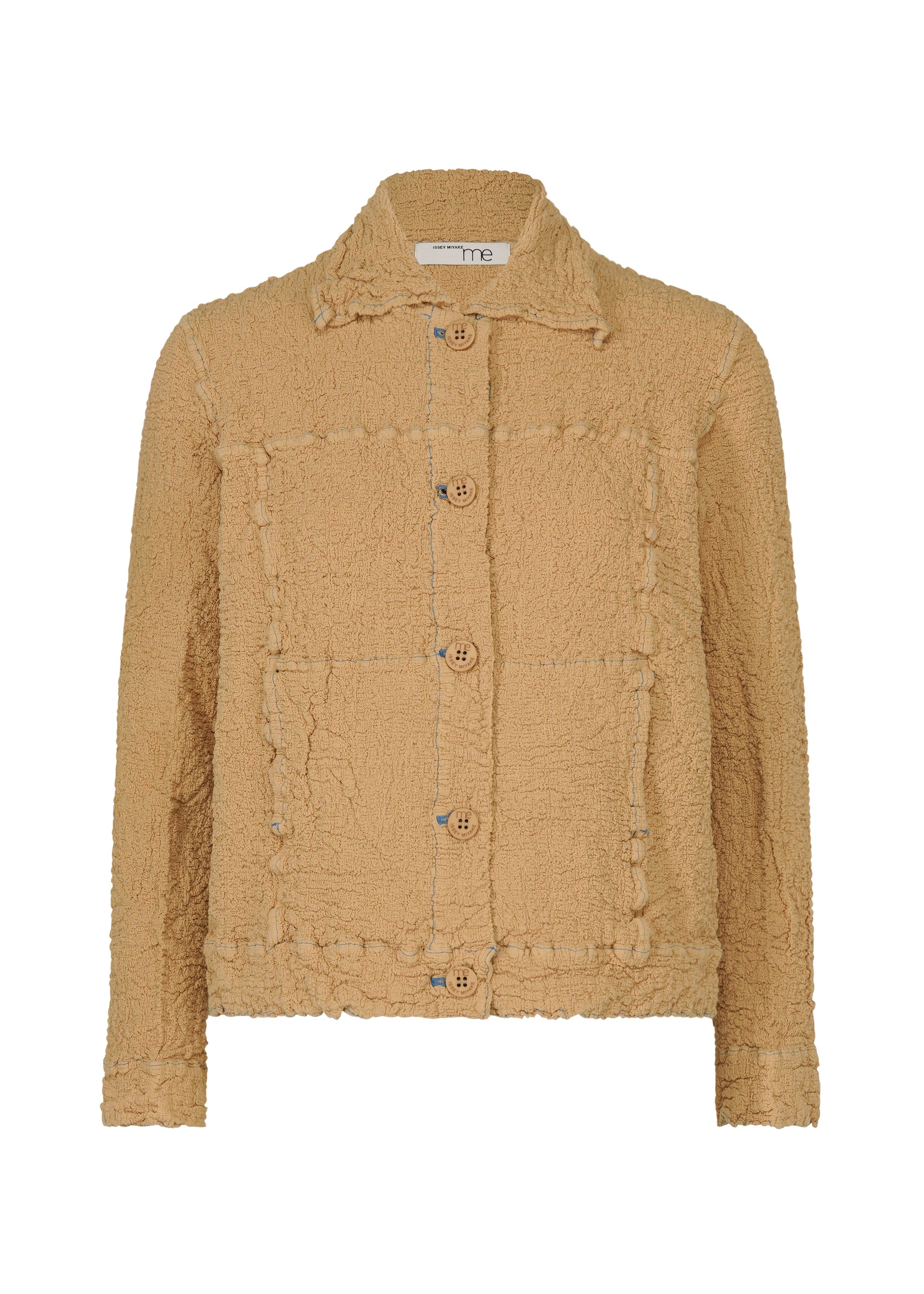 Zoomed view The CAULIFLOWER COLOR 1 jacket by me ISSEY MIYAKE is a beige, textured cotton button-up with a collar, visible seam details, large front pockets, and wooden buttons. - CAMEL （no.43）
