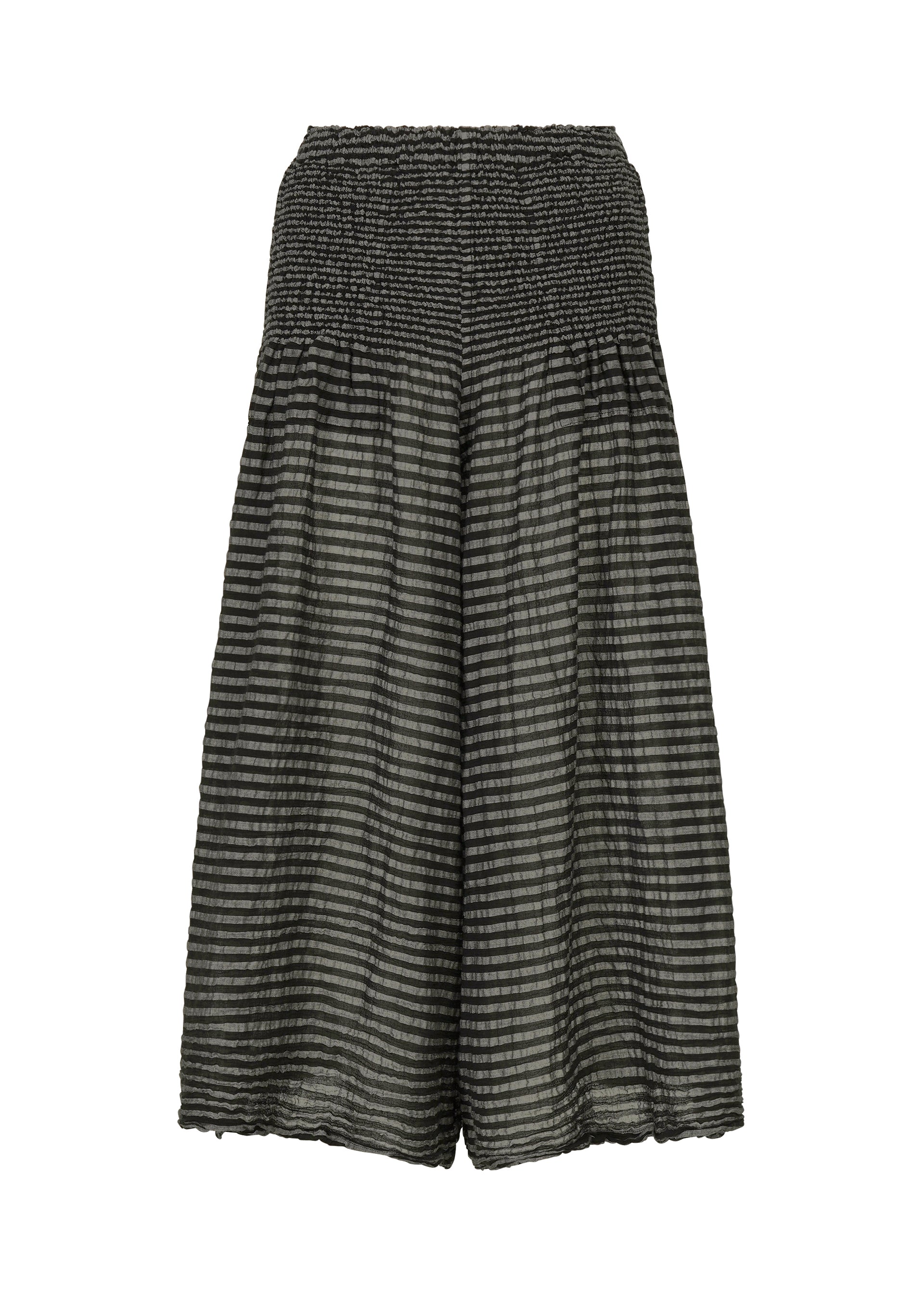 Zoomed view The STRIPE CAULIFLOWER culotte shorts by me ISSEY MIYAKE feature wide-leg black and gray stripes, crafted from the signature striped CAULIFLOWER fabric. These shorts offer a smocked elastic waistband and a subtly crinkled texture, ensuring cotton comfort, all showcased against a plain white background. - BLACK-HUED （no.19）