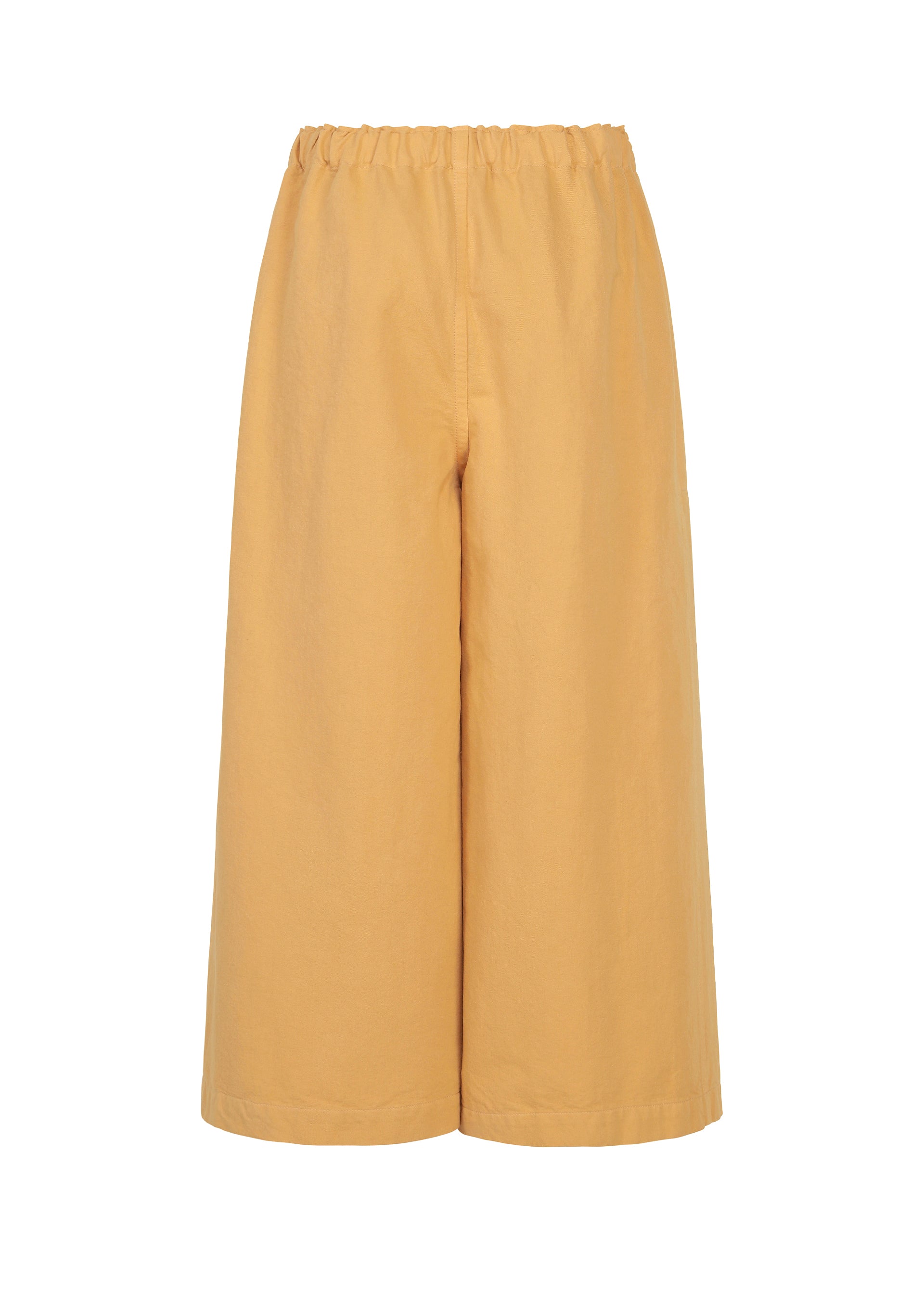 Zoomed view PINA CLOTH wide-leg, cropped pants in light brown by me ISSEY MIYAKE, featuring an elastic waistband and effortlessly styled with a garment-dyed jacket, displayed against a plain white background.