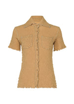 The CAULIFLOWER COLOR 1 top by me ISSEY MIYAKE features a tan, textured, stretchy fabric with short sleeves, two chest pockets, a collar, and subtly frayed edges for a relaxed style. - CAMEL （no.43）