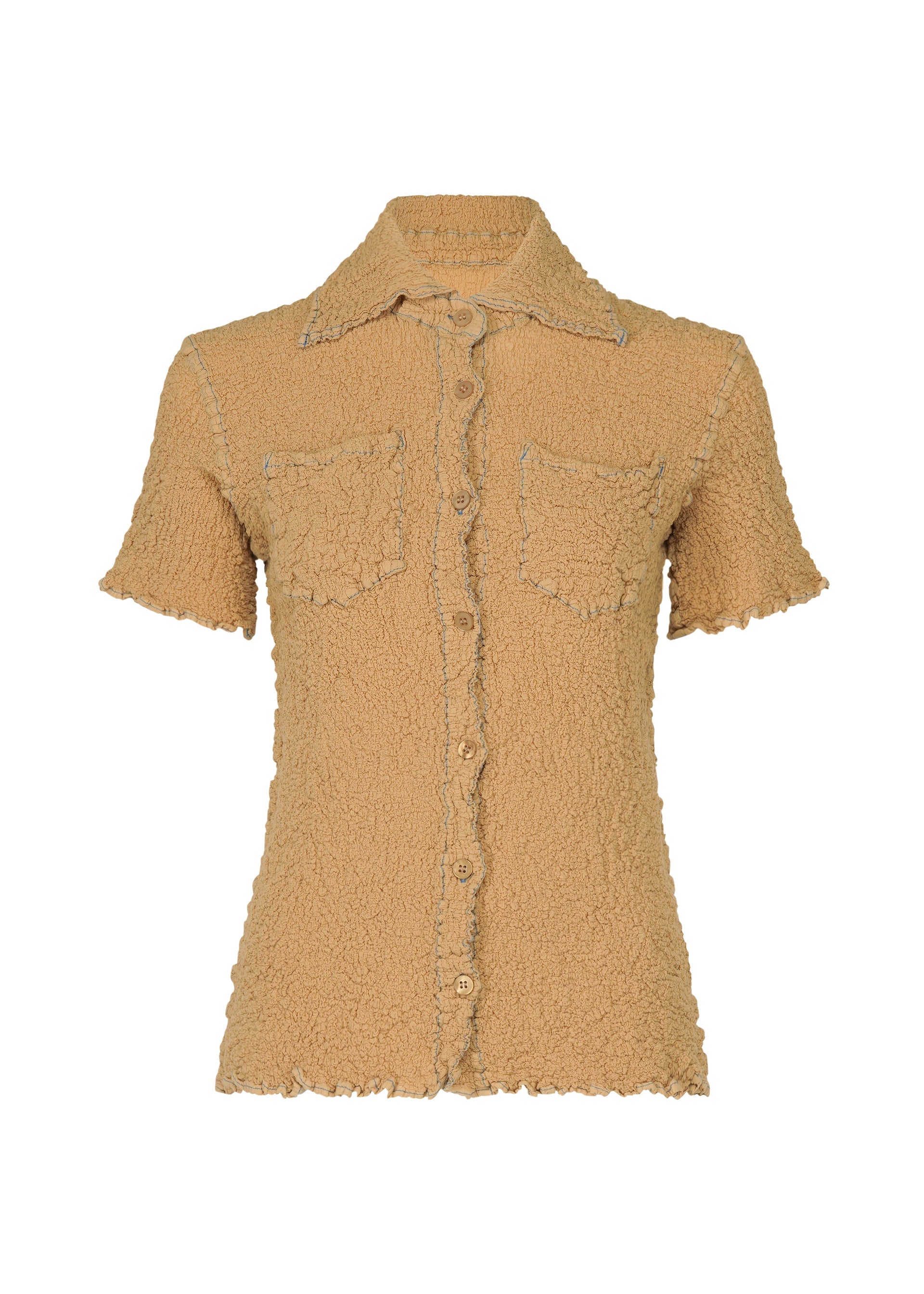 Zoomed view The CAULIFLOWER COLOR 1 top by me ISSEY MIYAKE features a tan, textured, stretchy fabric with short sleeves, two chest pockets, a collar, and subtly frayed edges for a relaxed style. - CAMEL （no.43）