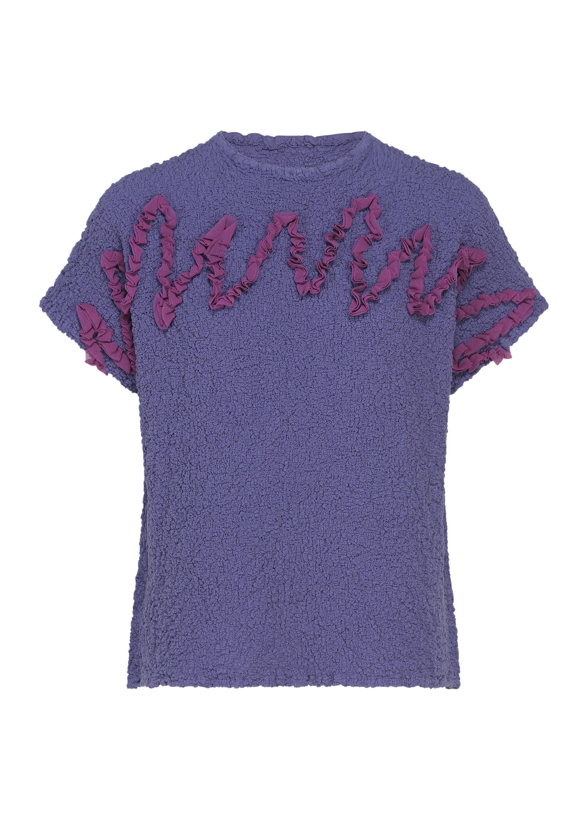 Zoomed view The LEAF TULLE CAULIFLOWER top by me ISSEY MIYAKE is a short-sleeve purple cotton piece showcasing a relaxed square silhouette, with pink ruffled trim creating a wavy design along the front and sleeves, accented by delicate tulle tape embroidery for extra texture. - PURPLE （no.81）