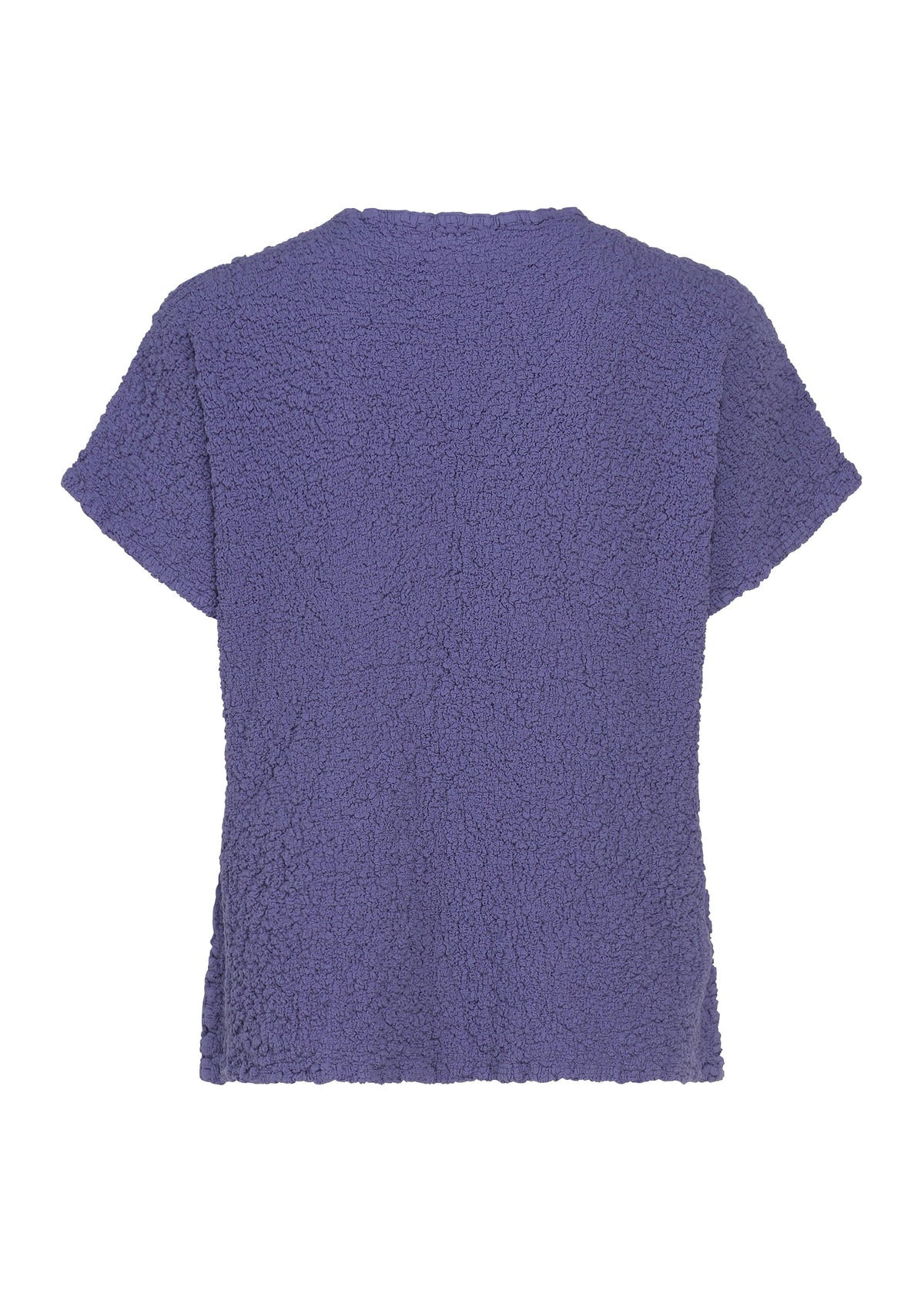 The LEAF TULLE CAULIFLOWER top by me ISSEY MIYAKE is displayed from the back, featuring short sleeves and a textured purple cotton fabric. Its relaxed, square silhouette and soft, fluffy material provide a loose and comfortable fit with no visible patterns or embellishments. view 4 of 7