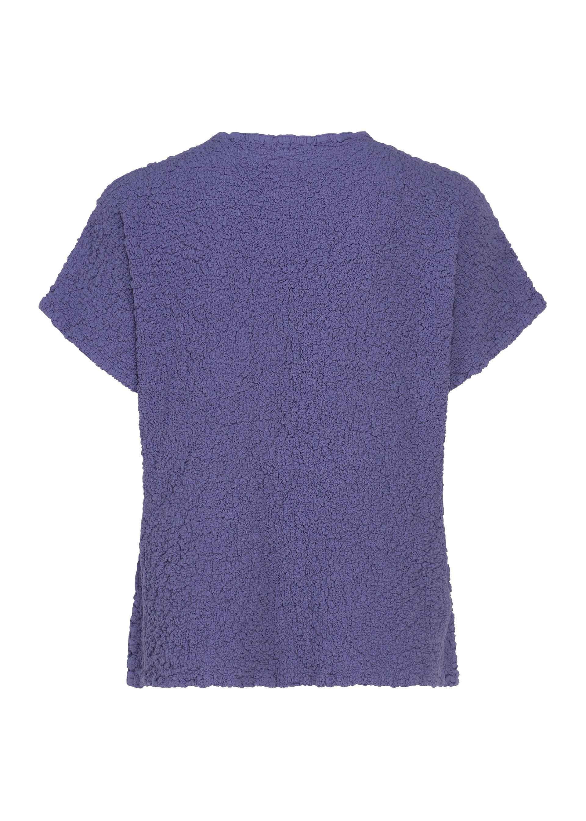 Zoomed view The LEAF TULLE CAULIFLOWER top by me ISSEY MIYAKE is displayed from the back, featuring short sleeves and a textured purple cotton fabric. Its relaxed, square silhouette and soft, fluffy material provide a loose and comfortable fit with no visible patterns or embellishments.