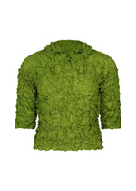 The MERINGUE TOP by me ISSEY MIYAKE features a vivid green crushed pleat texture with ruffles and three-quarter sleeves for a chic, stylish look. - LEAF GREEN （no.60）