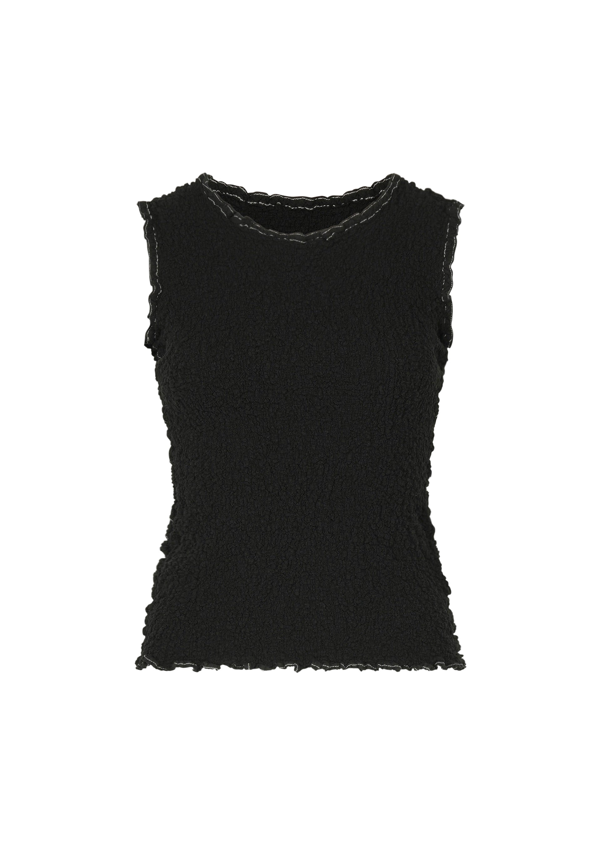 Zoomed view The CAULIFLOWER COLOR 1 by me ISSEY MIYAKE is a sleeveless black textured top with a fitted silhouette, subtle ruffled edges, color stitching accents, and crafted from comfortable cotton on a plain white background. - BLACK （no.15）