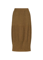 MIX FINE KNIT PLEATS BOTTOM by me ISSEY MIYAKE in brown, featuring a high waist and subtle vertical ribbed pleats, shown against a plain white background. - ORANGE-HUED （no.39）