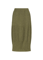 The MIX FINE KNIT PLEATS BOTTOM by me ISSEY MIYAKE is an olive green, ribbed knit midi skirt with a melange texture, vertical pattern, and subtle gathering below the hips, shown on a white background. - YELLOW-HUED （no.59）