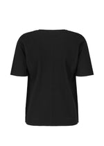 The FINE KNIT PLEATS top by me ISSEY MIYAKE, featuring a black ribbed texture and short sleeves, is shown from the back against a white background.