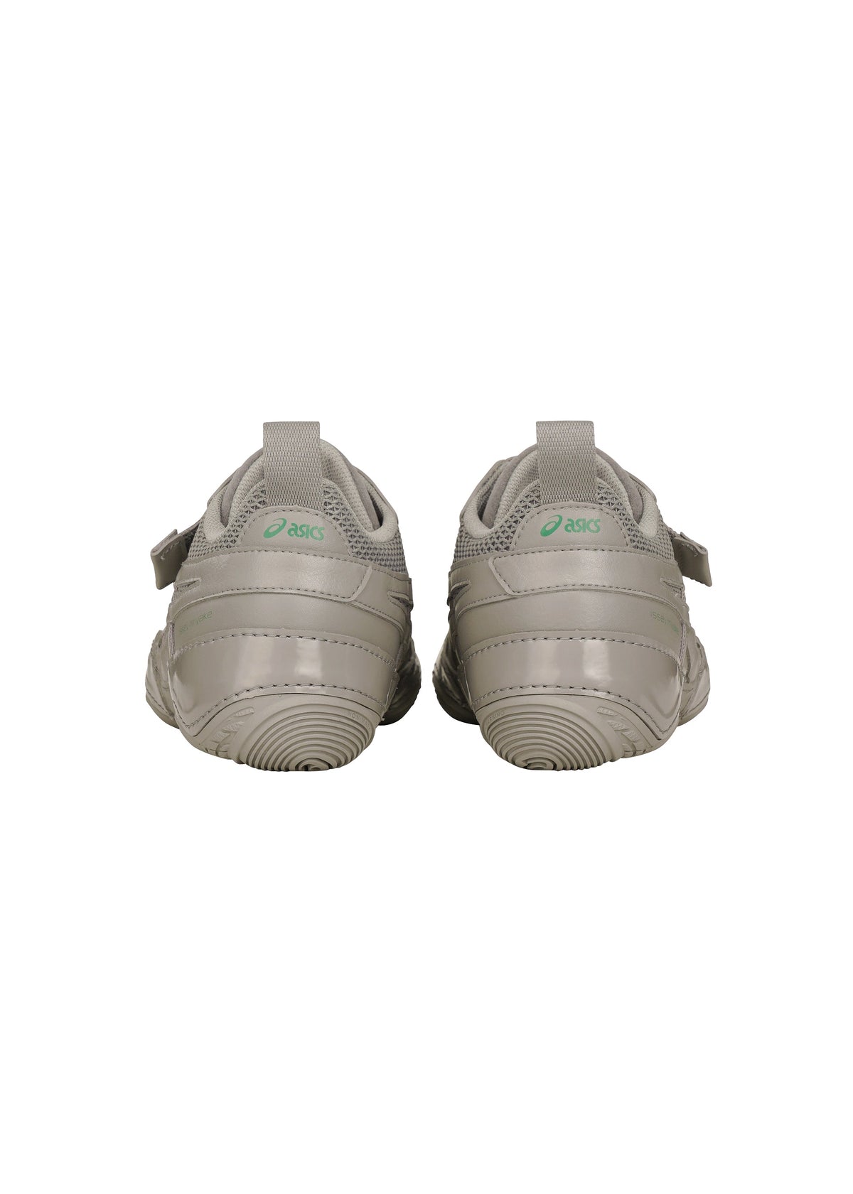 A pair of light gray HYPER TAPING sneakers by ISSEY MIYAKE FOOT seen from the back, with green heel logos and pull tabs that recall athletic taping—a signature ISSEY MIYAKE FOOT-inspired detail. view 4 of 6