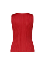 Bright red round-neck sleeveless PLEATS PLEASE ISSEY MIYAKE NEW COLORFUL BASICS 5 shirt with a vertical pleated texture that is easy to style.
