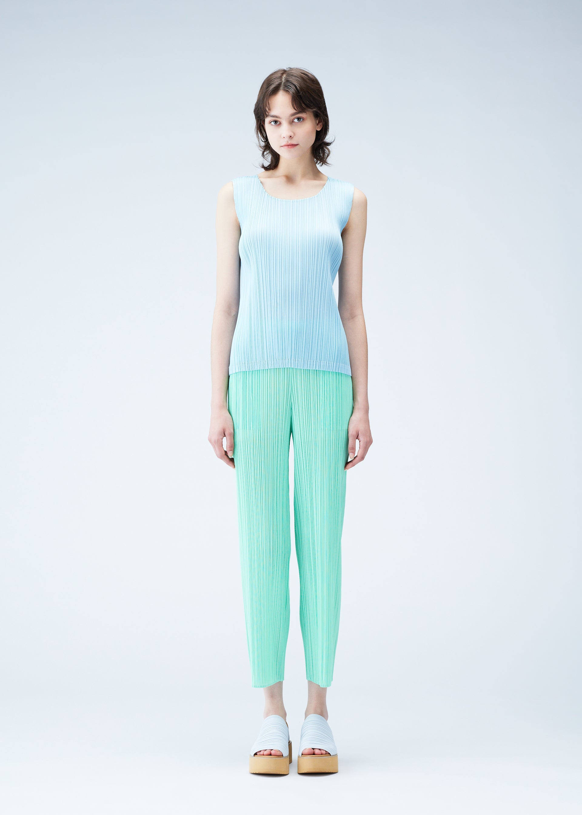 MONTHLY COLORS : MARCH TOP – ISSEY MIYAKE ONLINE STORE