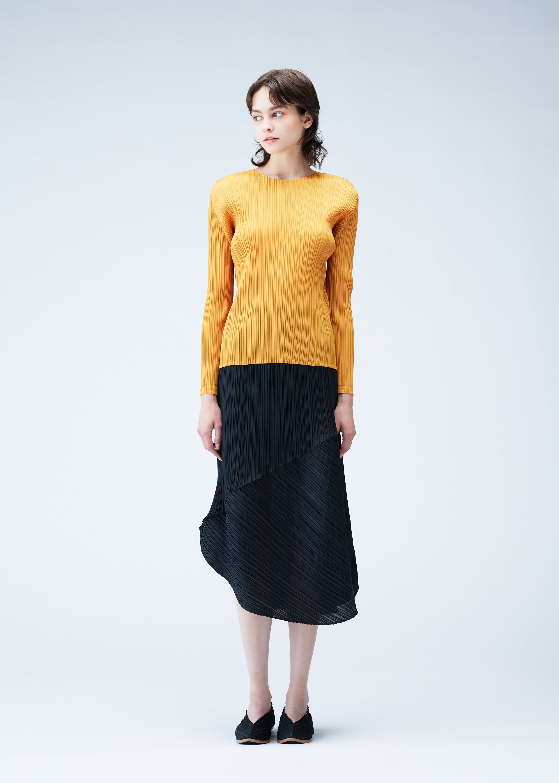 PLEATS PLEASE トップスPEANUTS