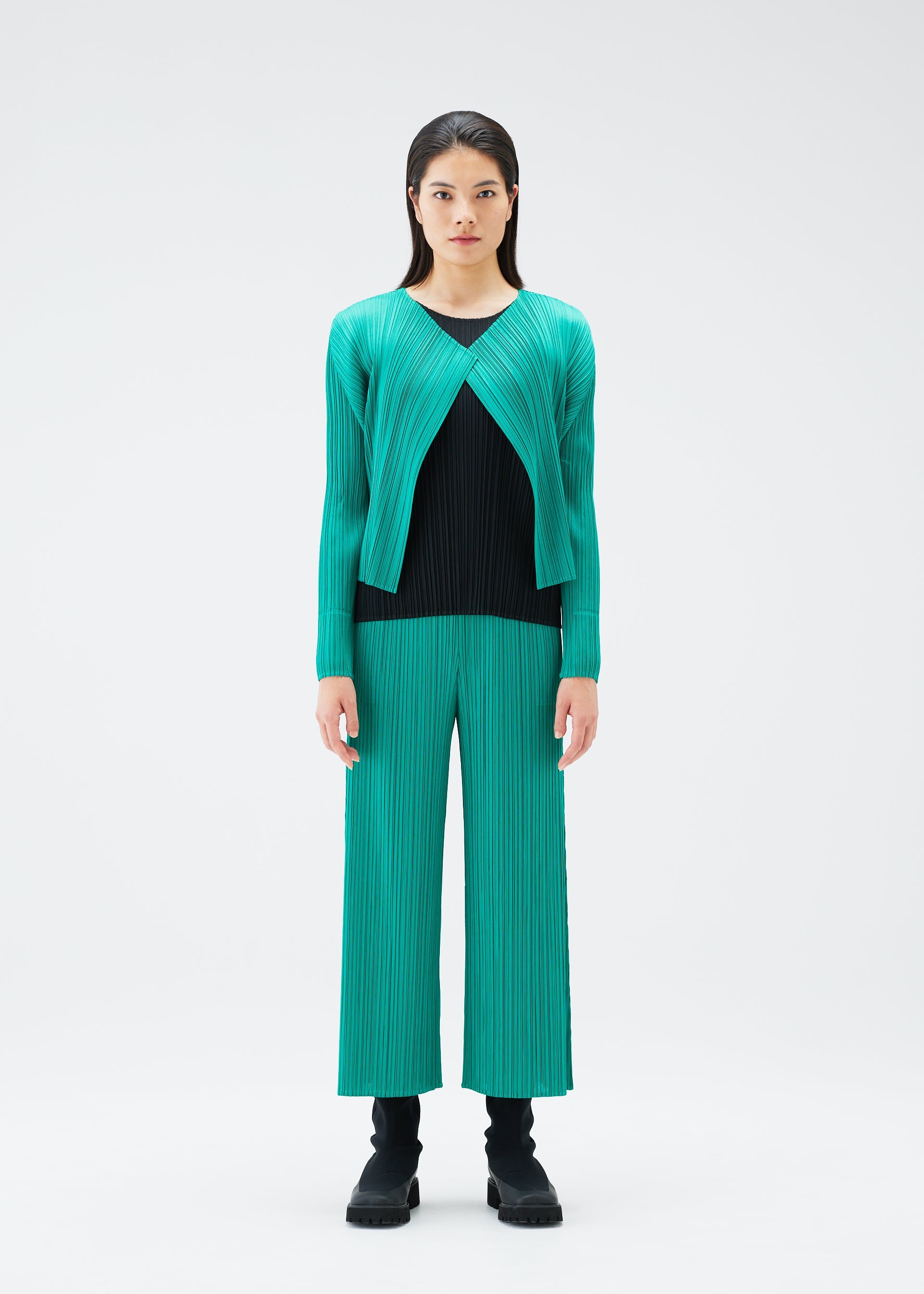 WOMEN / All Tops – Page 3 – ISSEY MIYAKE ONLINE STORE